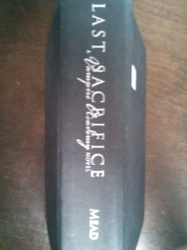 Book cover for Last Sacrifice by Richelle Mead